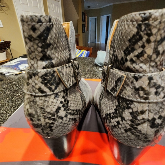 Vionic Naomi Suede Snake-Print Water-Resistant Boots Size 11 - Picture 6 of 9